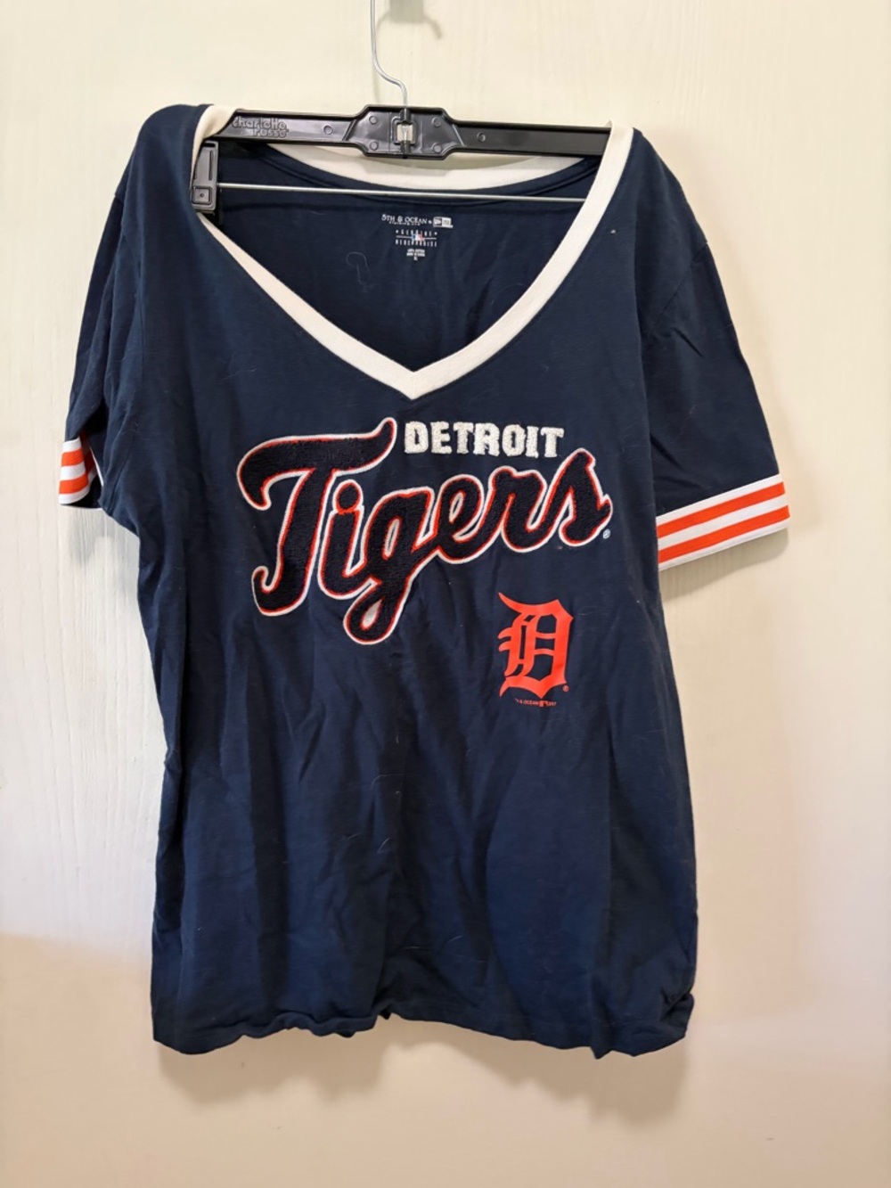 5th & Ocean Detroit Tigers V-neck Tee with White Trim